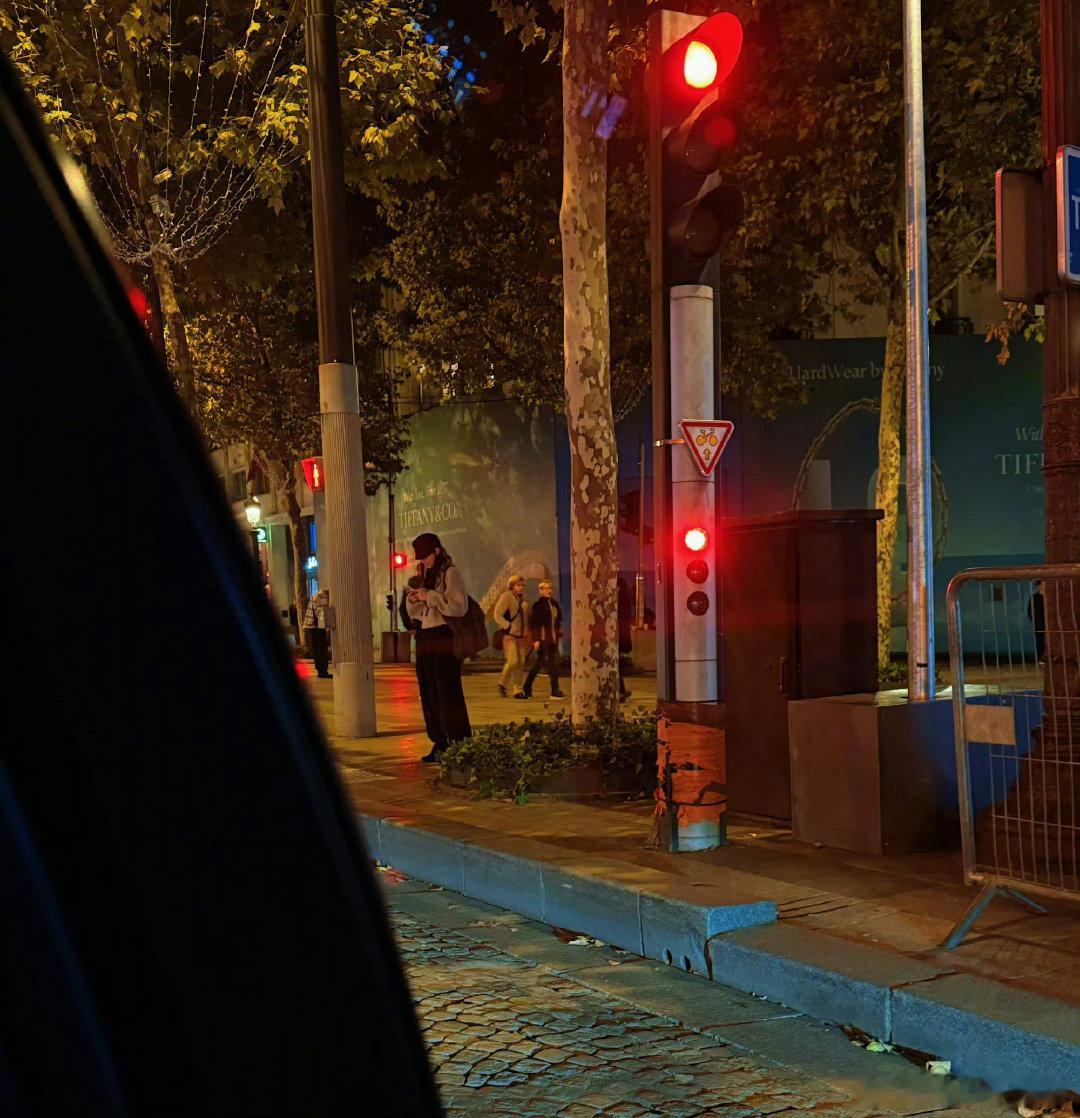 张馨予说迪丽热巴一切的好都值得张馨予晒合照给迪丽热巴庆生 张馨予的生日寄语满含欣