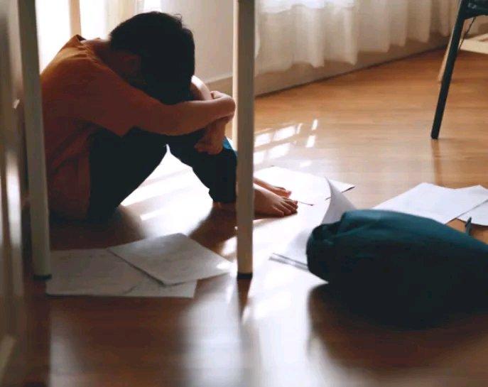 新加坡公布校园惩戒新规，9岁以上男生霸凌他人将在校内受鞭刑，这事儿可太有争议了。