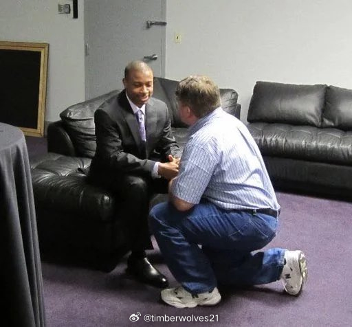 永远不要忘记2011年NBA选秀时，只有唯一一名记者出现在采访伊赛亚·托马斯的那