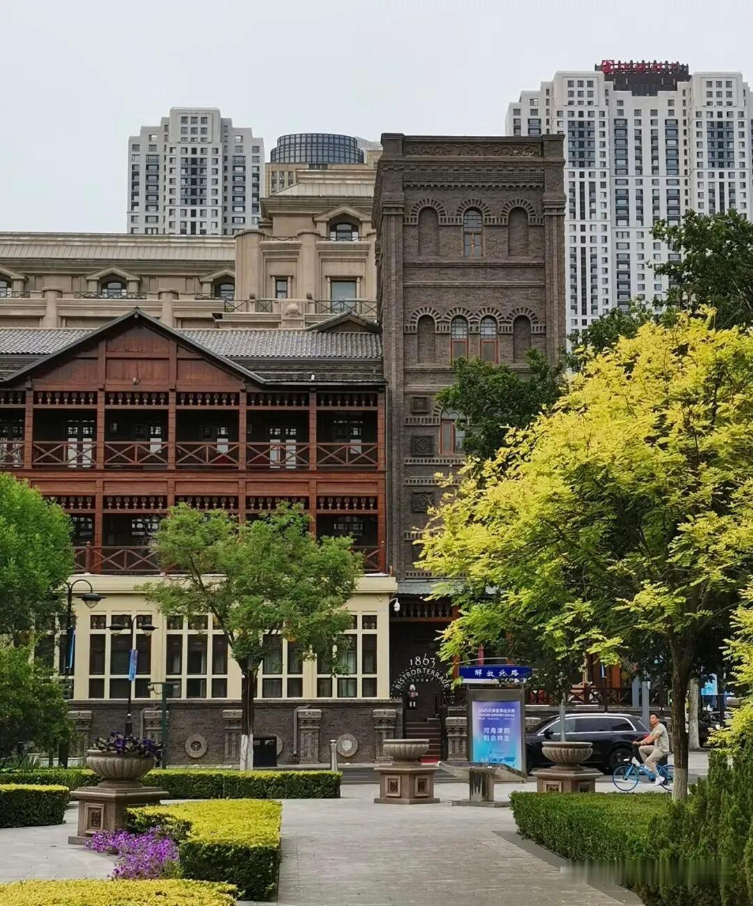 老照片解读 ｜天津著名饭店利顺德


（约1920年代，天津英租界）
 
地点：