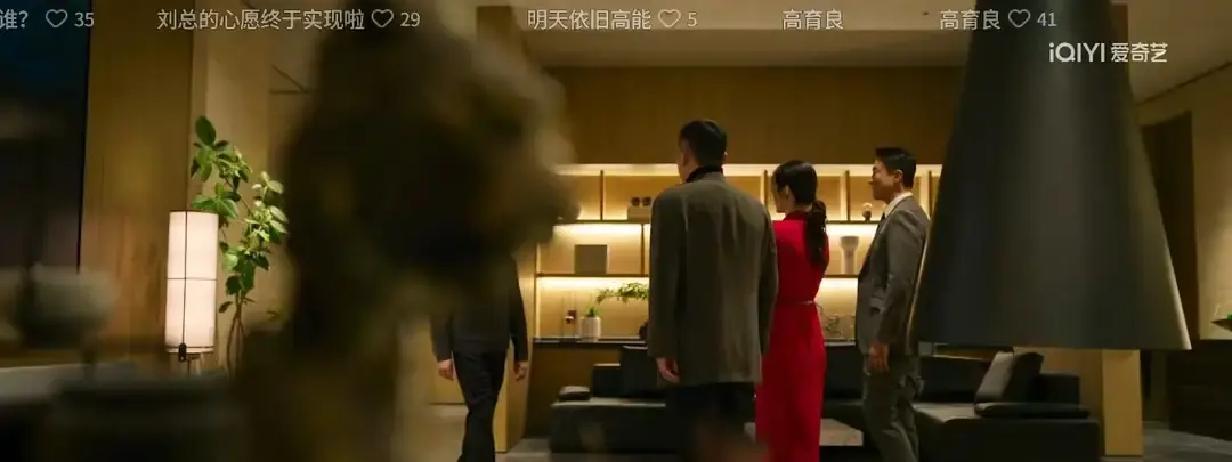 弘市长就是伞！24集锤死
 
昨晚弹幕炸成烟花。镜头扫过那幅“清正廉洁”，下一秒