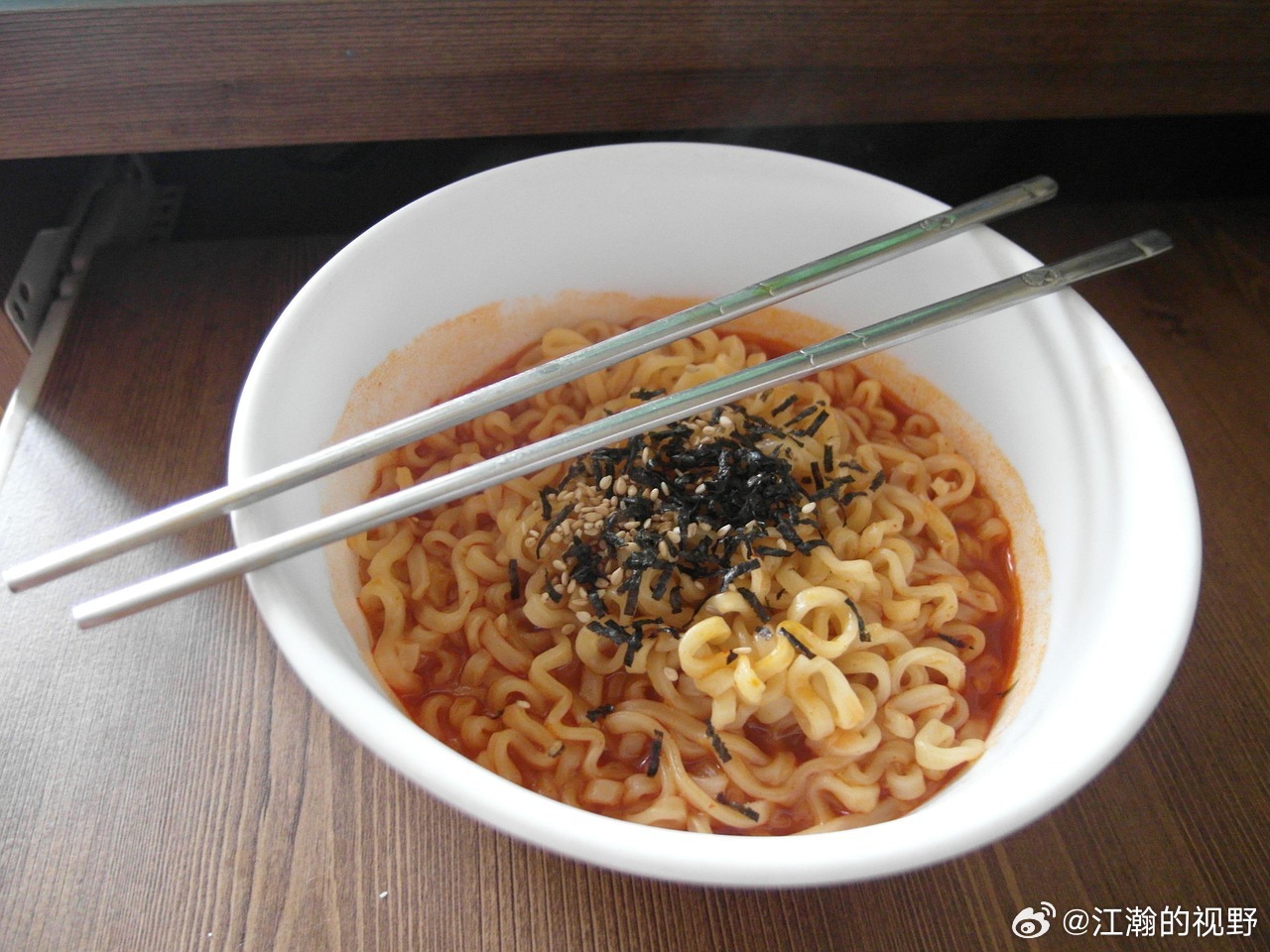 康师傅盈利同比增20.5%，稳健的方便面该咋看？3月23日，康师傅发布2025年