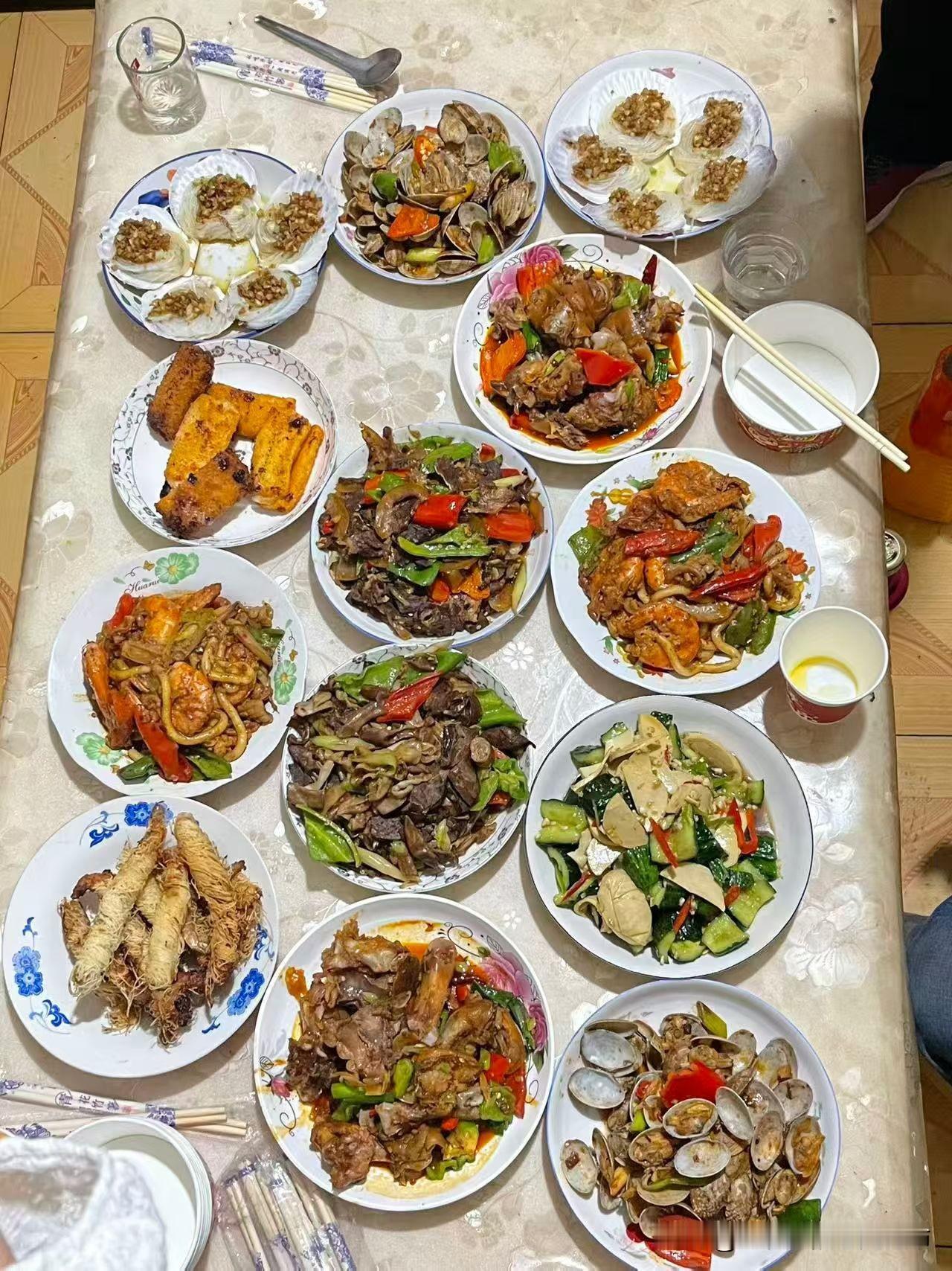 山珍海味再鲜，抵不过一桌家常饭菜；满汉全席再奢，不如家人围坐的人间烟火。过年最幸