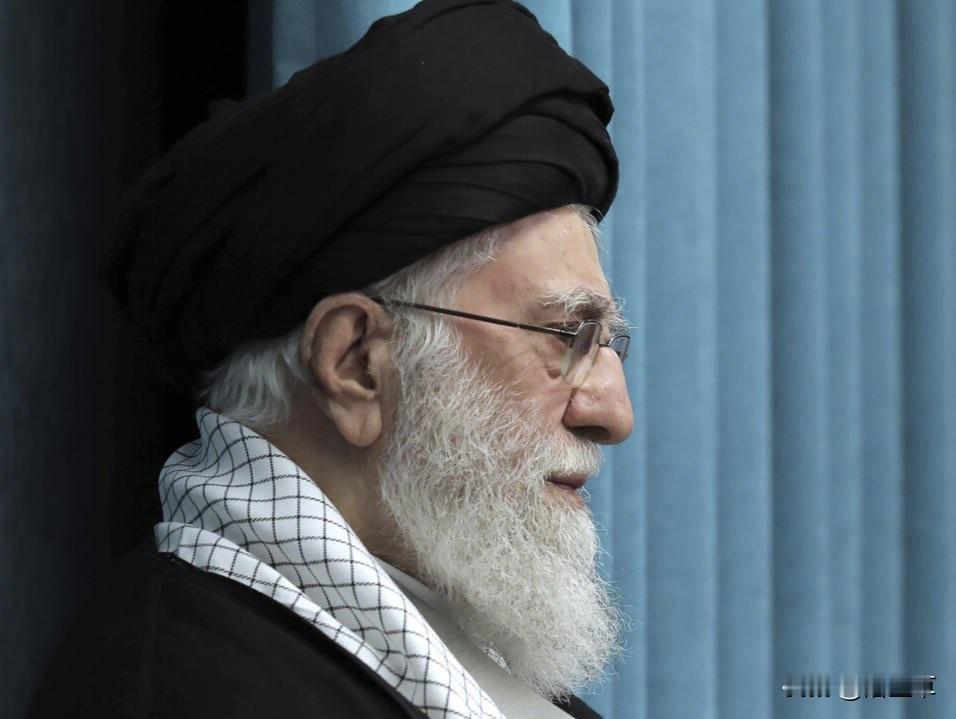 特朗普声称伊朗要求美国解除制裁！

特朗普周四告诉记者，“伊朗一直在询问是否可以