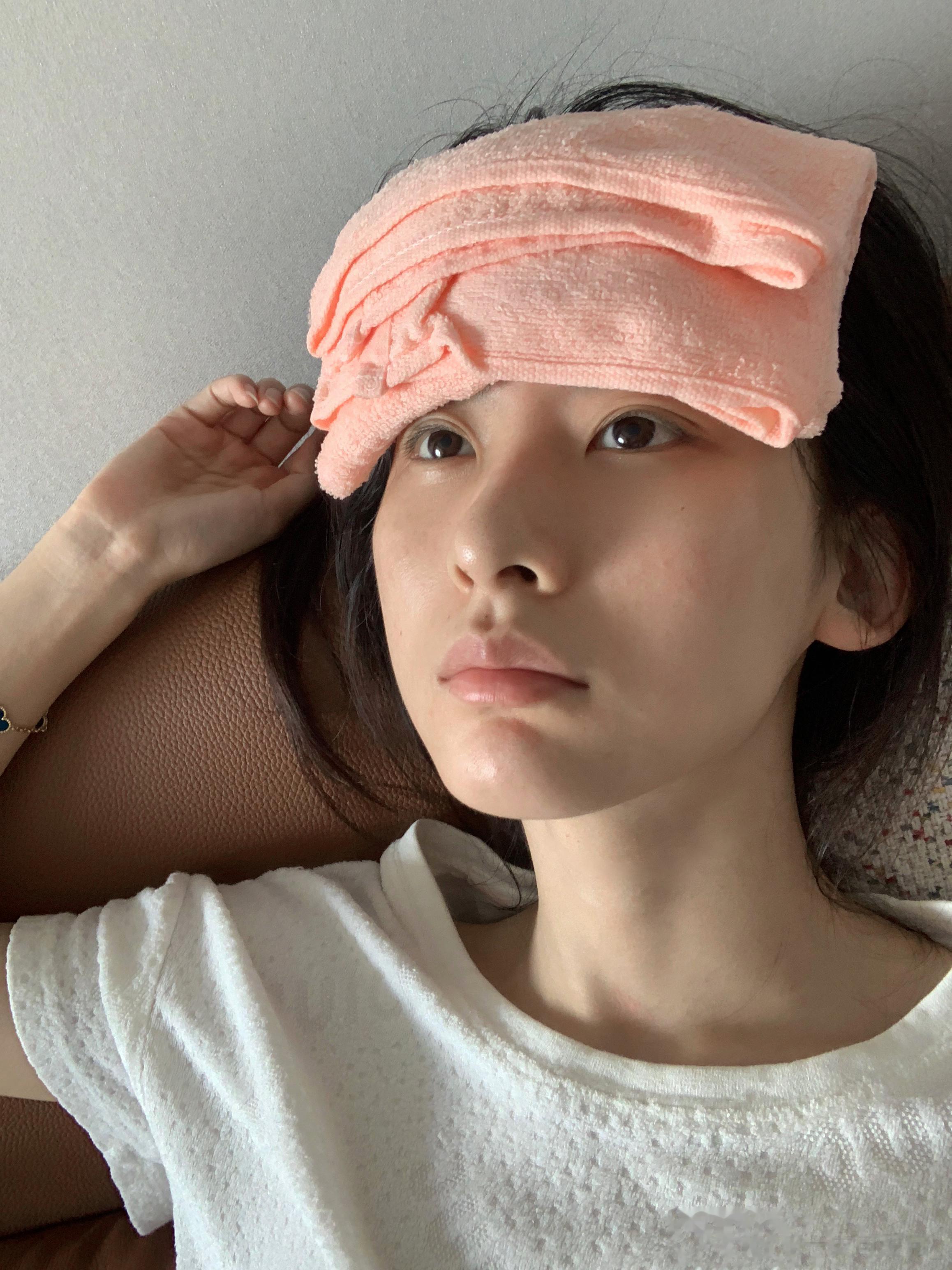 八月刚开始就烧了两天 再次验证了生病皮肤果然会变好 ​​​
