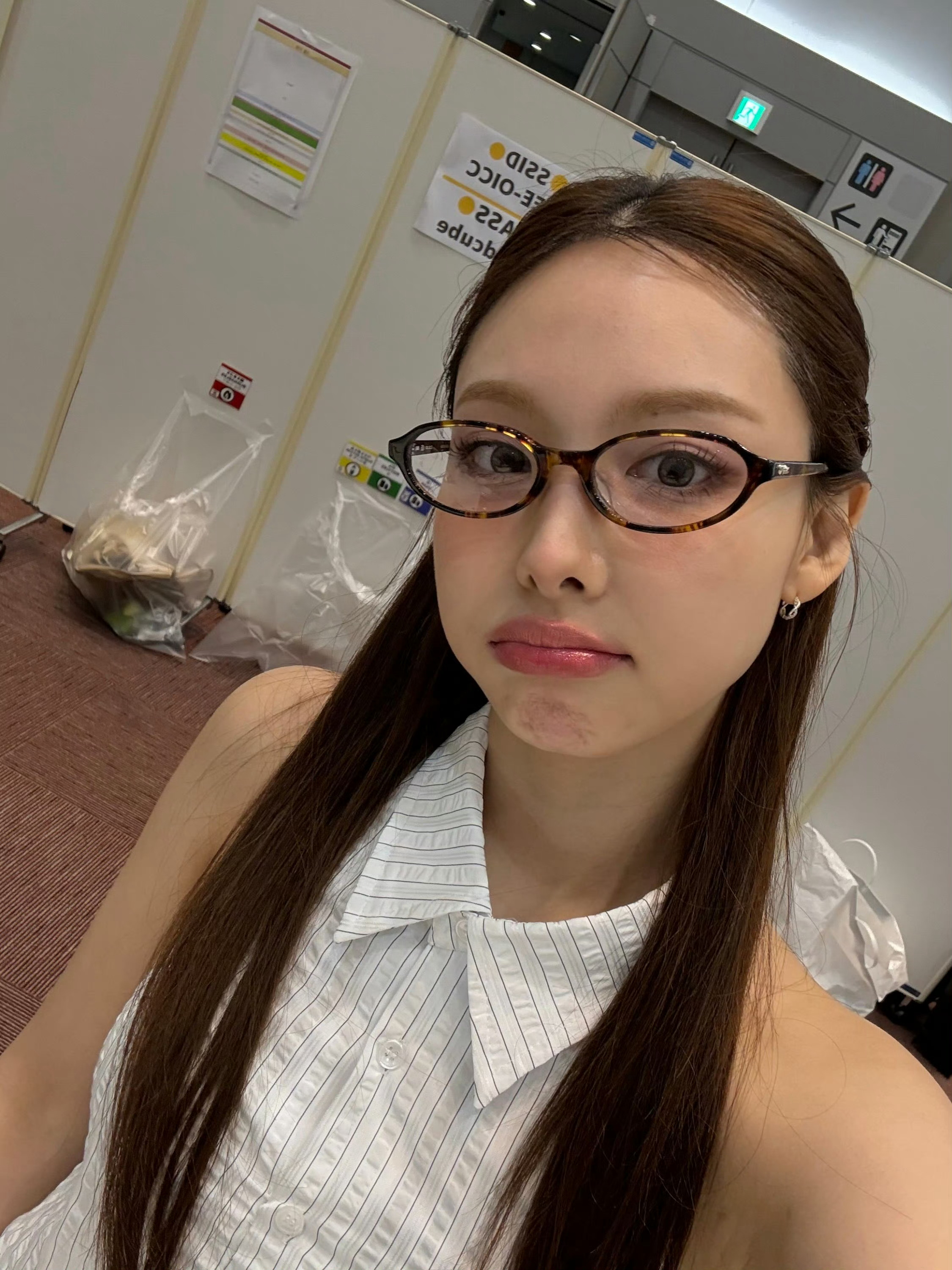 林娜琏[超话]林娜琏 hot nerd林娜琏grove品牌代言人 ​​​