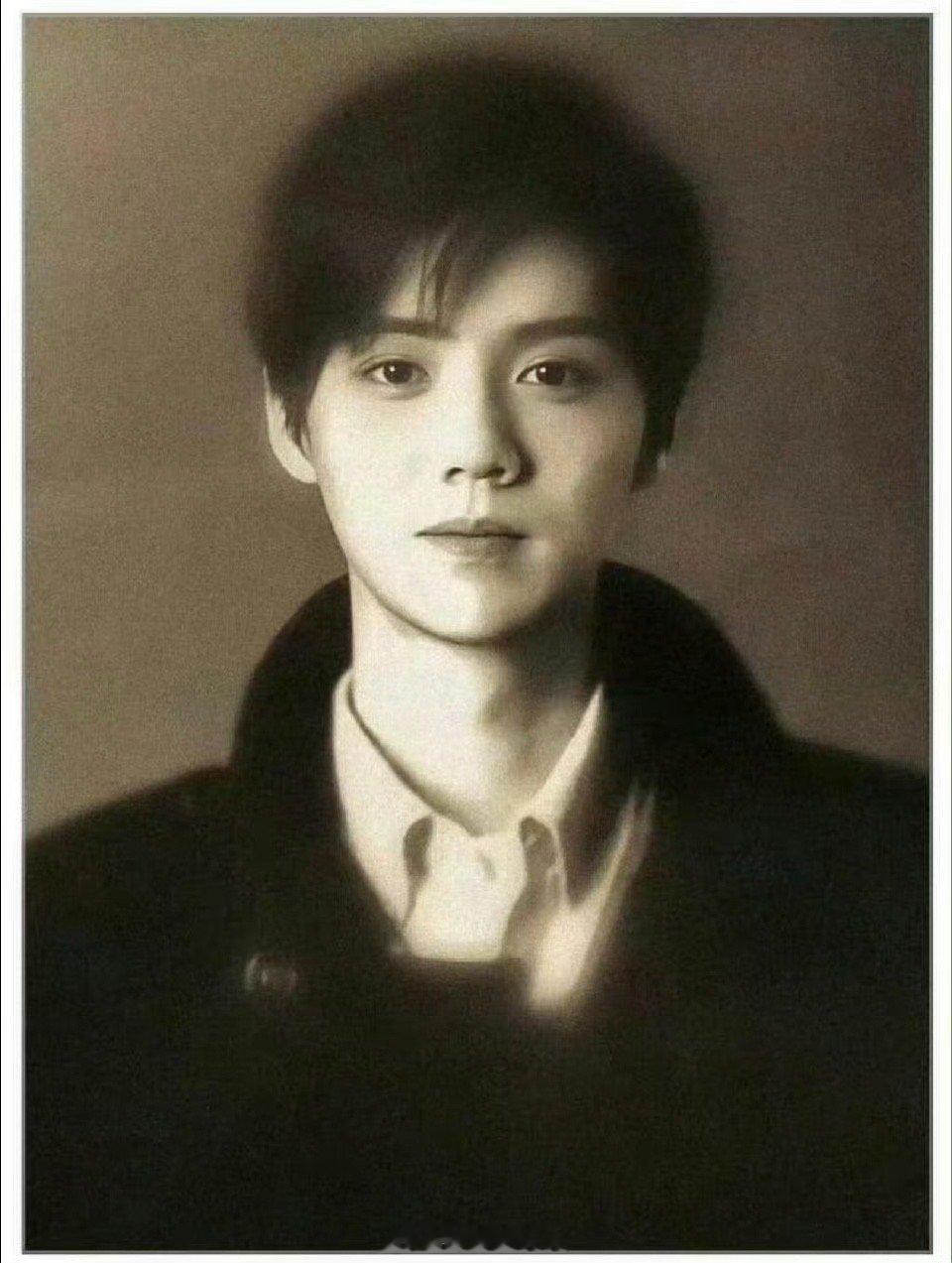 鹿晗 护照届最严厉的父亲对着早期鹿晗的脸确实说不出任何带杀伤力的话