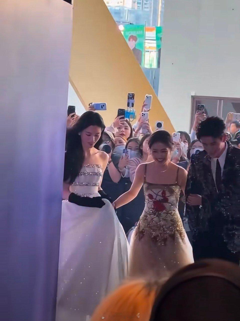 敖瑞鹏李兰迪沈羽洁 燃冬🥝这一波出场策划，话题度是有了，膈应度也是有了。 