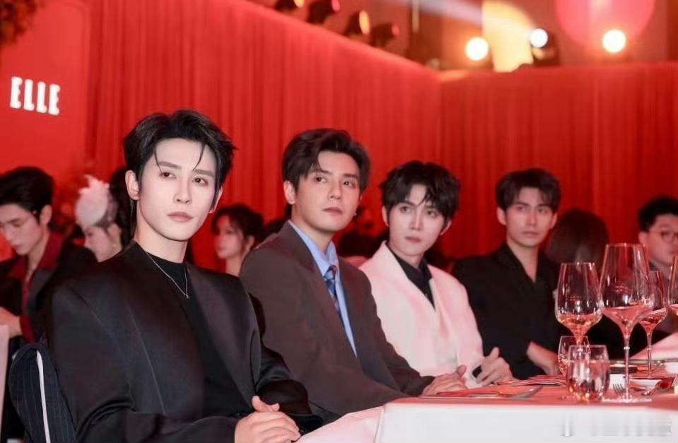 短剧演员一上红毯就开大每次刷短剧都停不下来比现在的一些电视剧好看多了最关键的是小