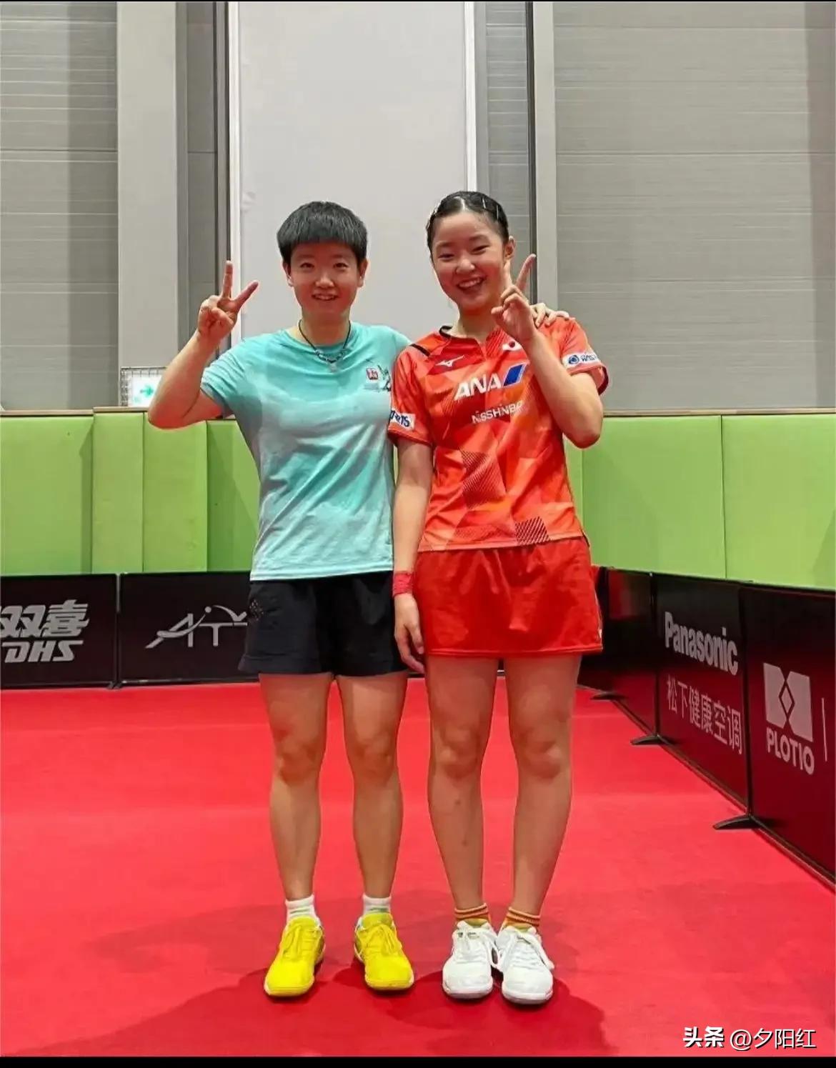 这两位美女不仅是本国乒乓球选手中的一姐，更是当今世界乒坛的顶尖女选手。朋友，你知