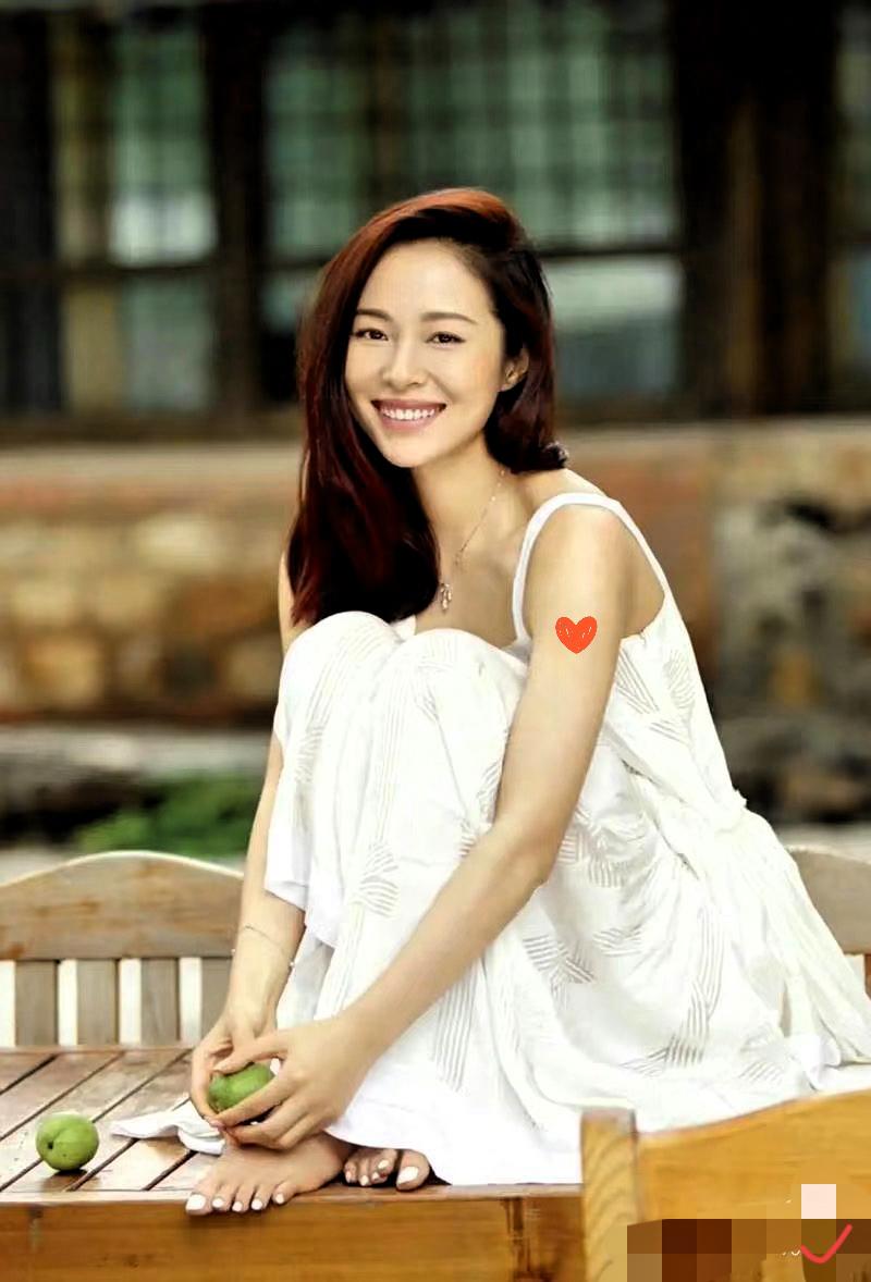 江一燕自曝离婚，
再次给所有女人提了个醒，
你可以偷偷结婚，也可以偷偷生娃，但一