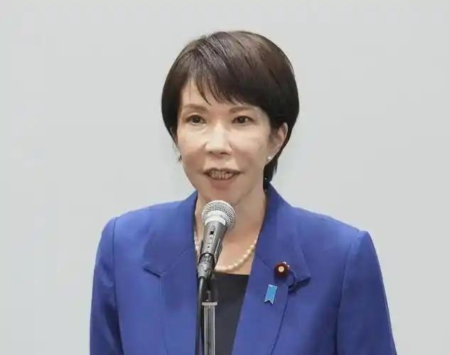 高市早苗当前深陷内政与历史外交议题的双重执政困境，8月15日战败日的靖国神社参拜
