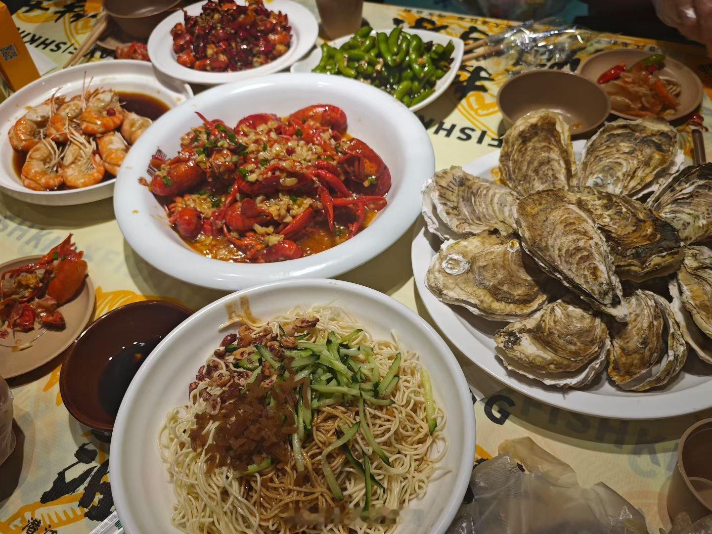 和朋友浅吃一下，狂吃不胖，最近太饿了，唯有美食不得我心。 