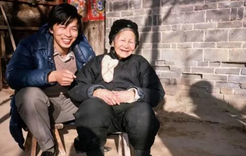 1978年高考恢复后第二次高考中20岁的刘震云与17岁的弟弟刘晓云同时步入高考考