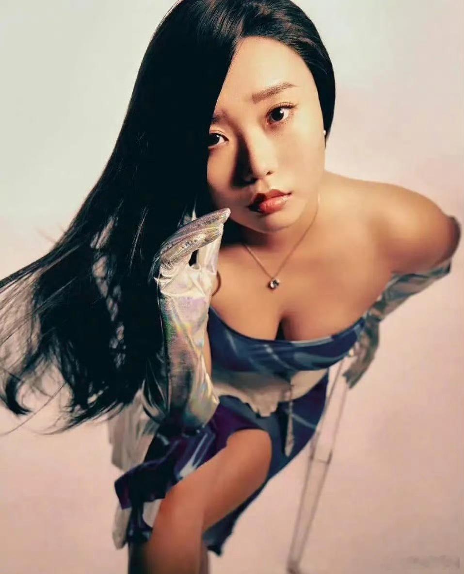 李雪琴居然还拍过这种时尚大片呢？ ​​​