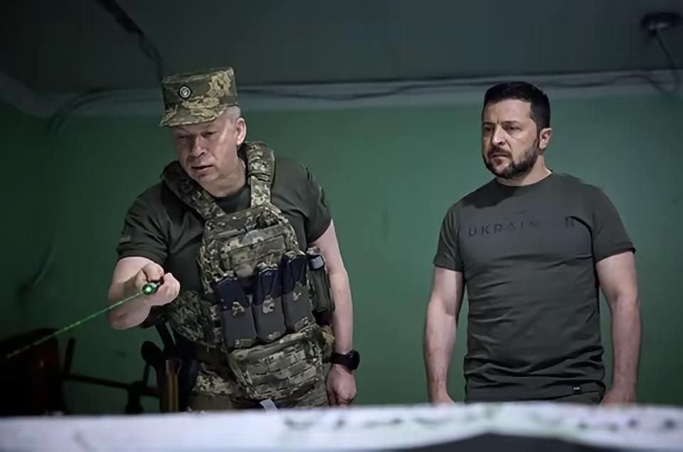乌军总司令希尔斯基正试图说服乌克兰总统泽连斯基，即使没有美国的军事支持，乌军也有