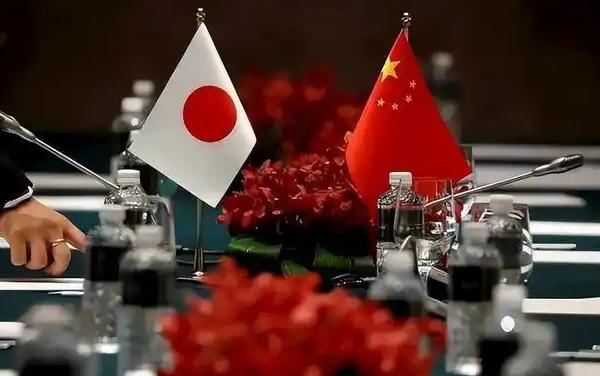 “三年内，彻底清盘！”这是对日台勾连的最终判决。别只盯着高市早苗的嘴炮，看看大阪