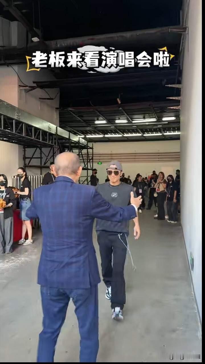 杨受成是谢霆锋的老板，他评价谢霆锋说，他有两点，一是他为人非常仗义，二是他没有心