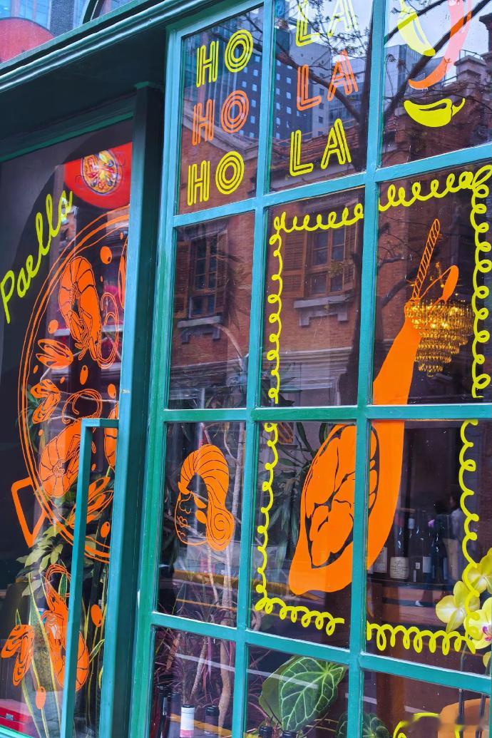 上海扫街扫到了李现扫街最大的惊喜莫过于此，遇到低调逛街的李现，不打扰远远看一眼，