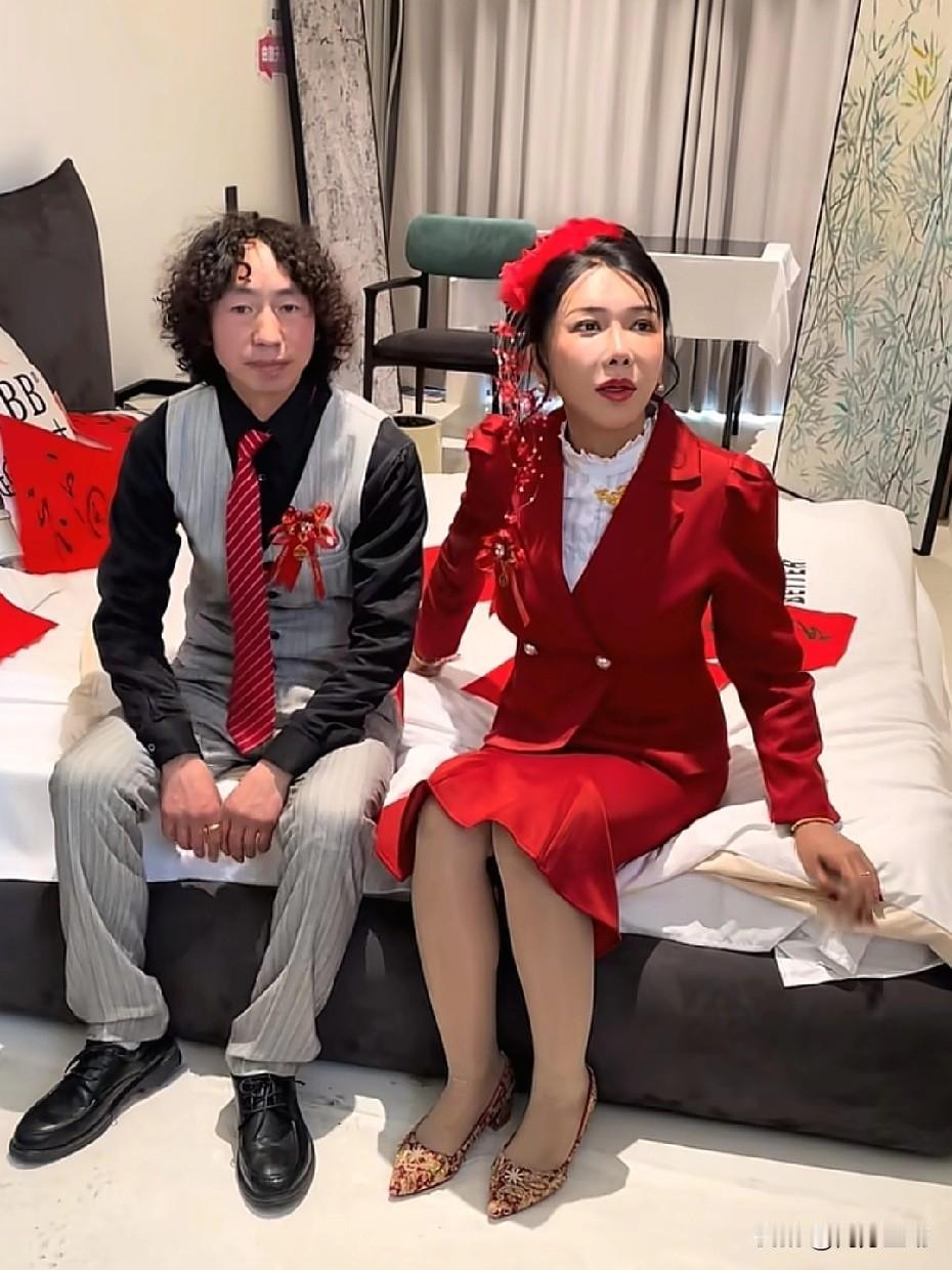 国际巨星庞麦郎与龚玥菲喜结连理？是真的还是为了流量拍摄的。视频里两人有说有笑，挺