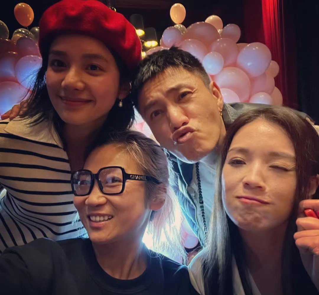 张婧仪觉得周迅舒淇很少女张婧仪说周迅很敢爱敢恨 张婧仪眼中的周迅：敢爱敢恨，洒脱