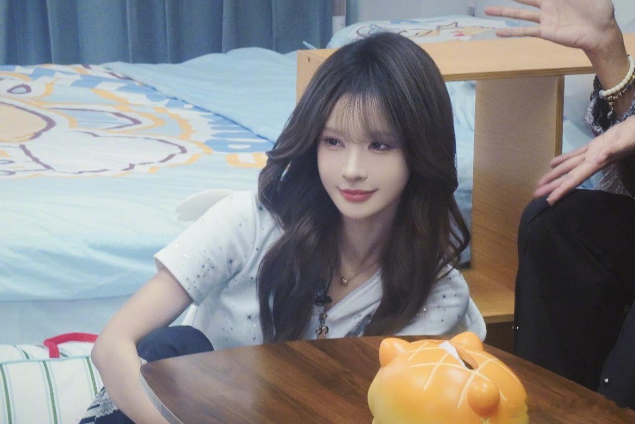 SNH48女团杨冰怡宿舍曝光 要是我在上海能有这样的大单间，我肯定每天都偷着乐！