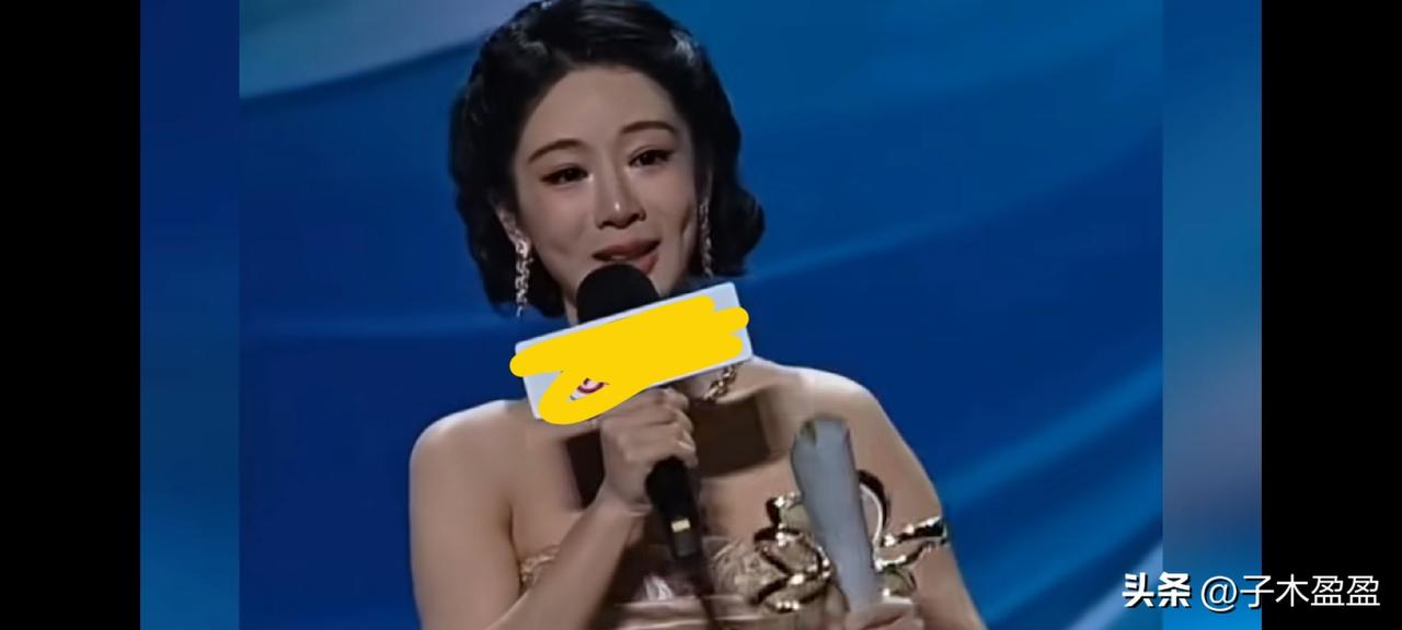 杨紫获白玉兰奖。我看了半天，也没看出这是《家有儿女》那个杨紫，可确实是同一个人。