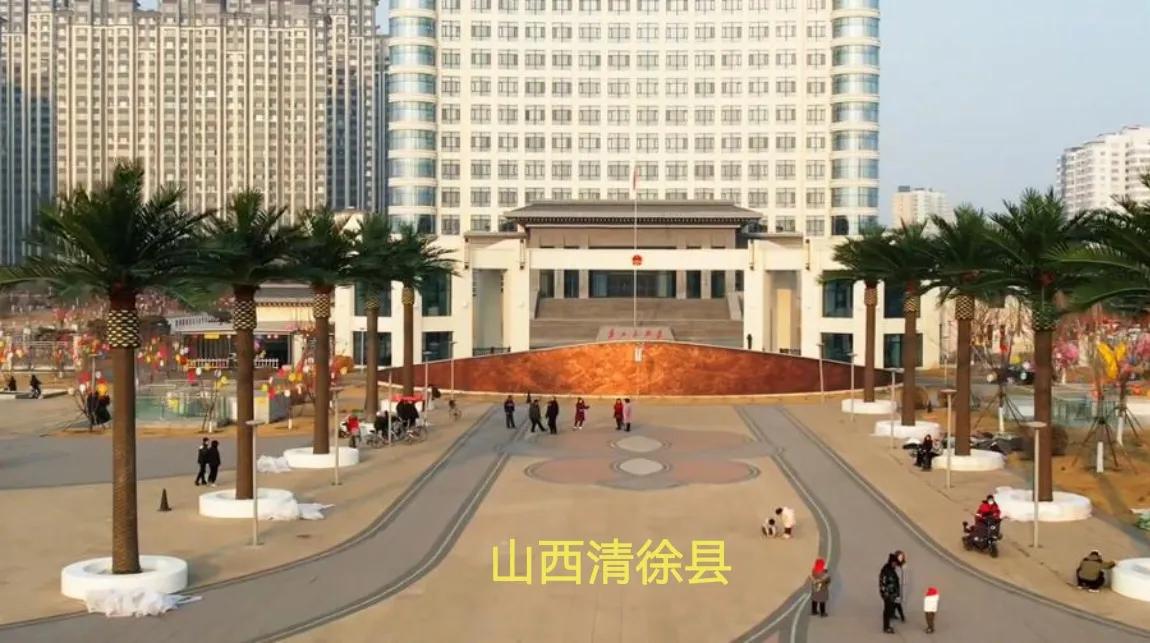 这场面不是很壮观很漂亮吗？
拆了建建了拆，
拆了还要建，
一道一道都是钱。
猪杀