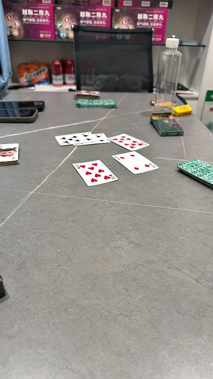 掼蛋继续搞起来 