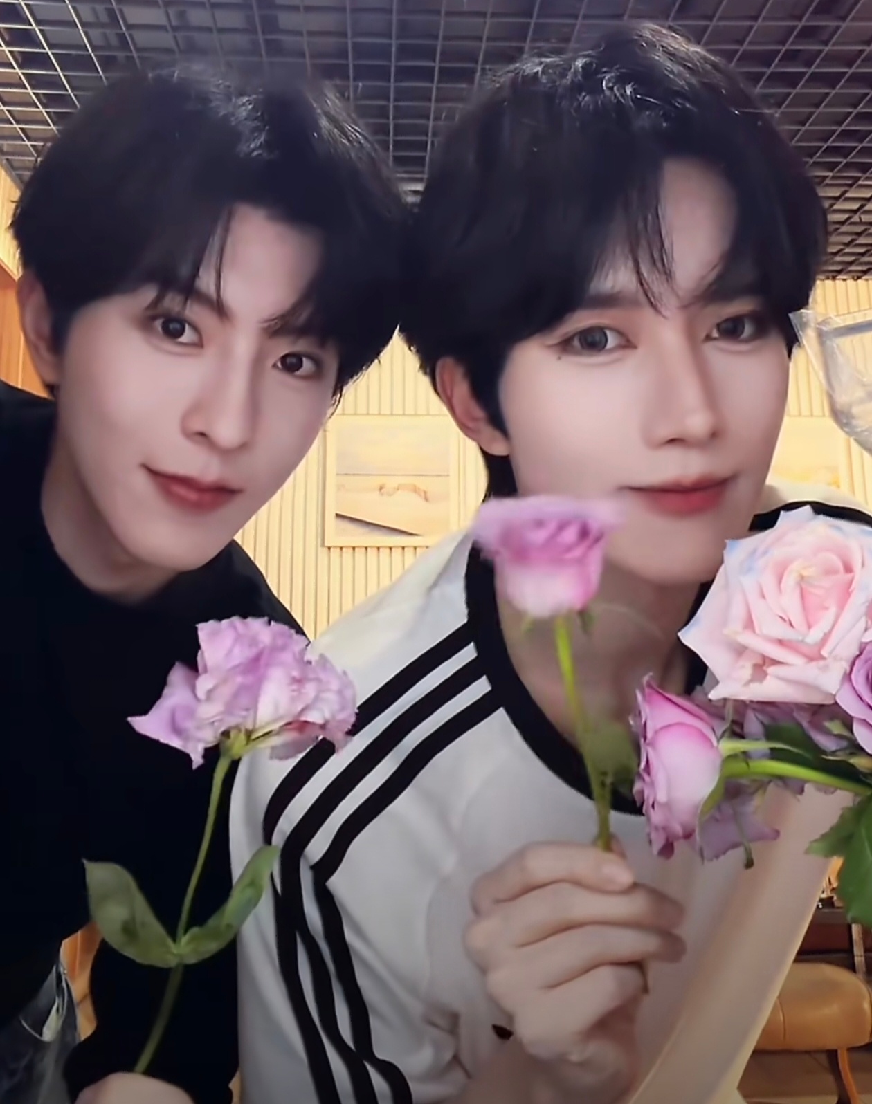 是紫色的小花花💜💜 