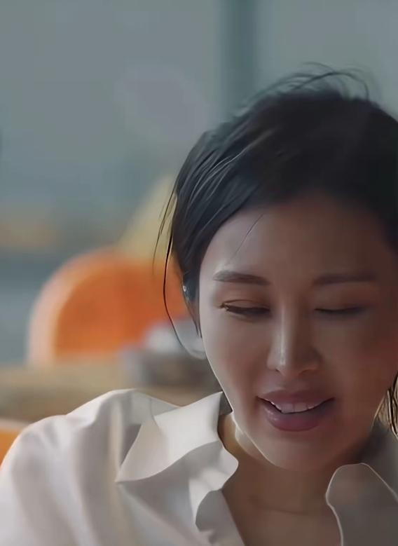 74岁王石，又一次被小30岁娇妻“坑”了？
活动现场，田朴珺一个动作，全网炸锅。