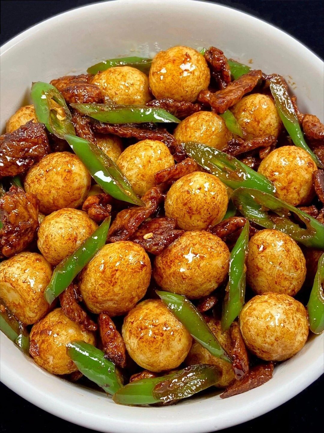风味人间  |  食谱  |以下是瘦肉红烧鹌鹑蛋的一种常见做法 ： 材料准备 -