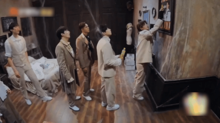 高瀚宇彭昱畅两人凑不齐一个胆子别人密室逃脱费脑，高瀚宇费膝盖！这被吓到静止的场面