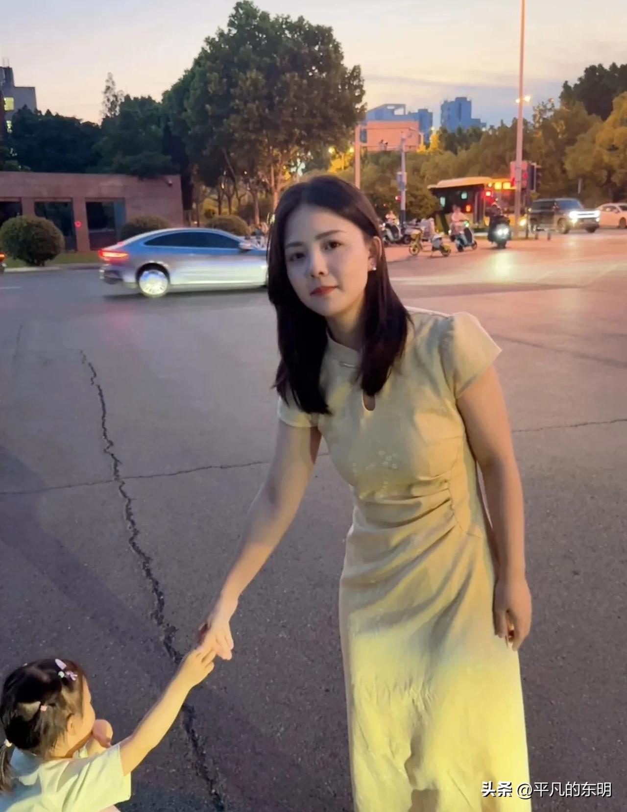 宝宝要上985，非让妈妈送她去！

晚上散步路过科大，我和媳妇都说科大校园很美。