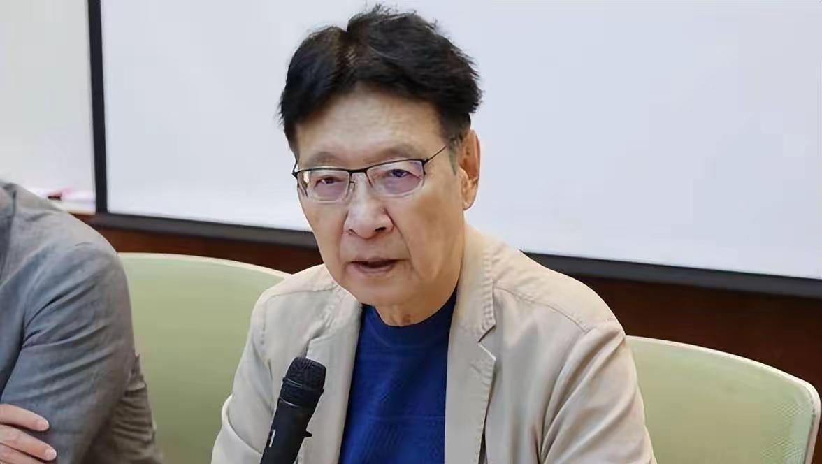 赵少康彻底被打垮了，也就是说赵少康的自信心被彻底打垮了

做客节目时，陈凤馨条理