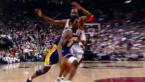 小飞侠科比隔扣萨博尼斯！