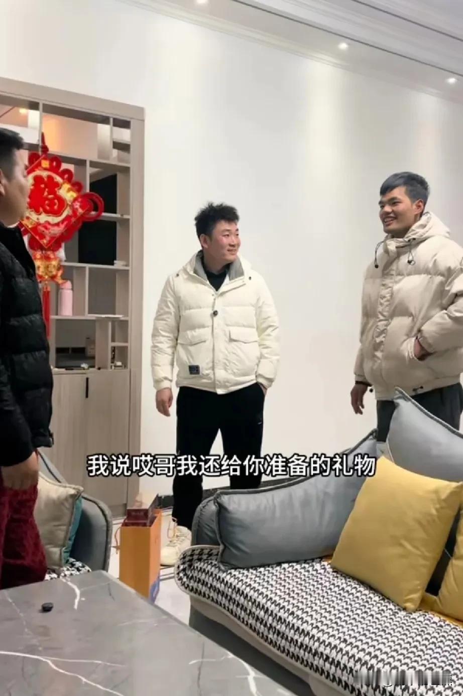 庆阳这个河南周杰伦看上去有点傻愣愣的，但是情商真没的说，是个感恩的人。

庆阳以