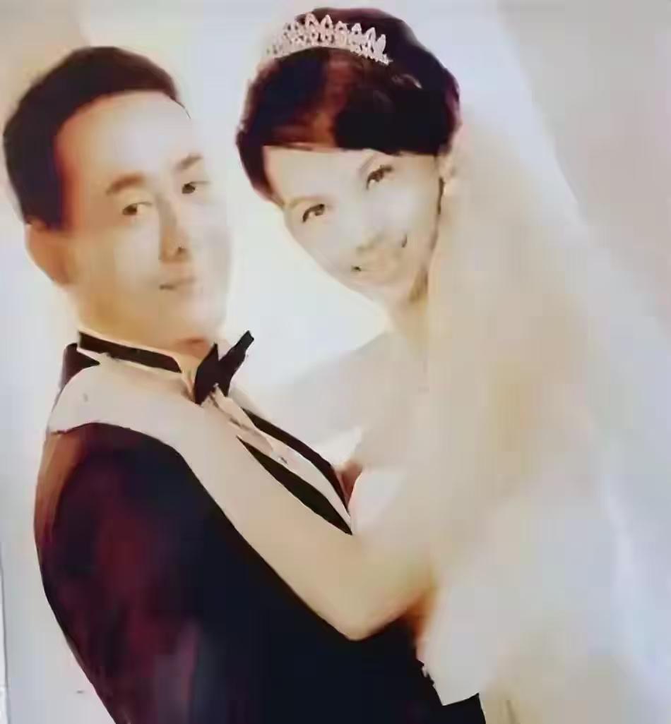 张颂文估计已经意识到了，
老婆哪哪都好，
但有一个明显“缺点”，那就是
老婆为了