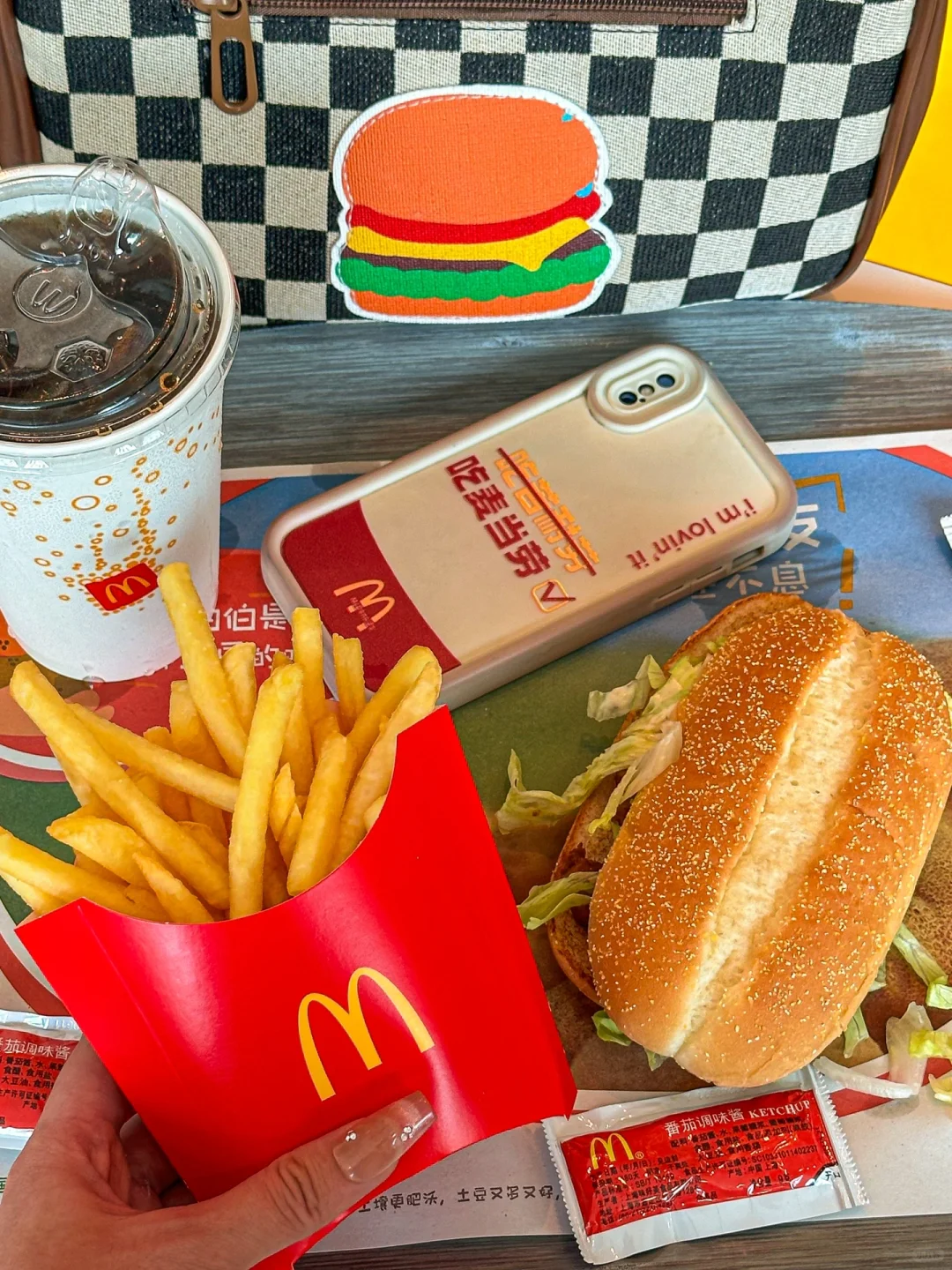 快去快去！！空瓶子可以换汉堡套餐🍔！！