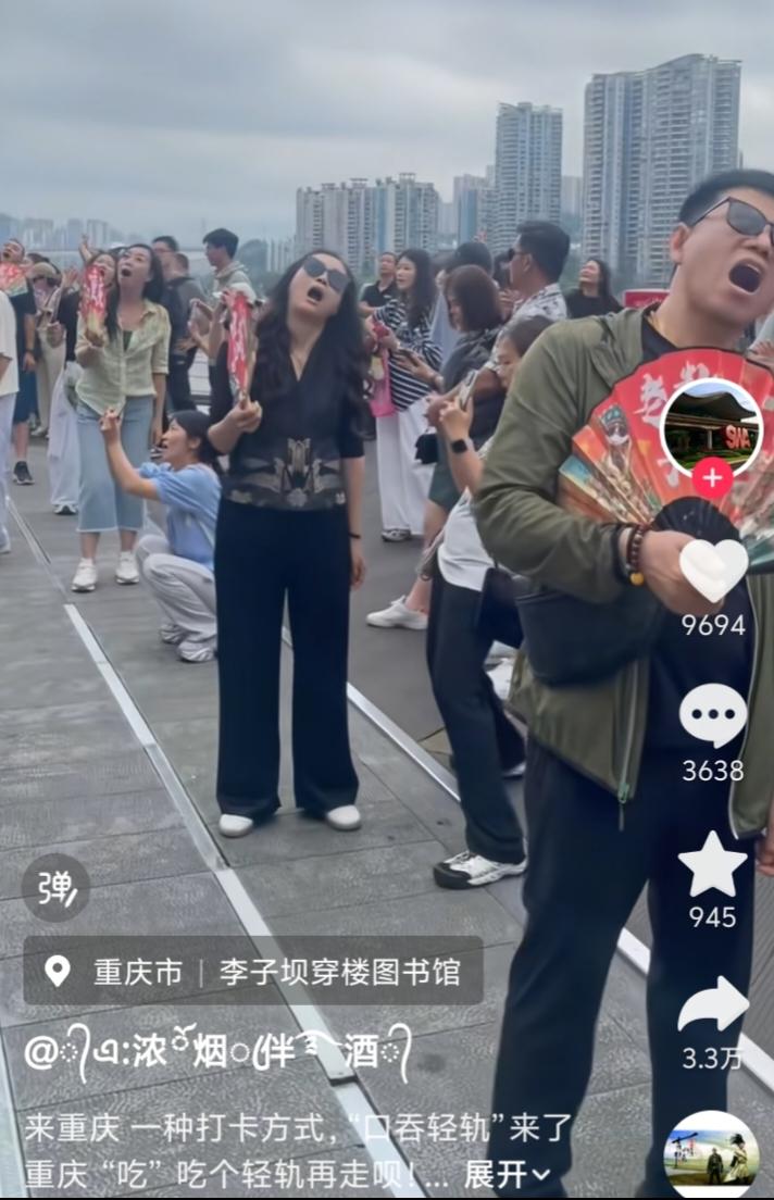什么才是重庆独一无二的美食？不是重庆火锅重庆小面是重庆单轨列车。“吃火车”是重庆