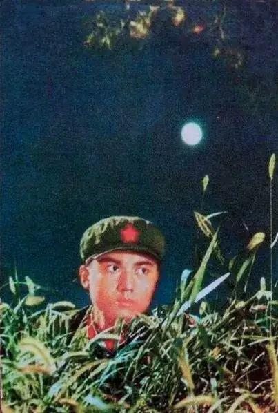 提高警惕
保卫祖国