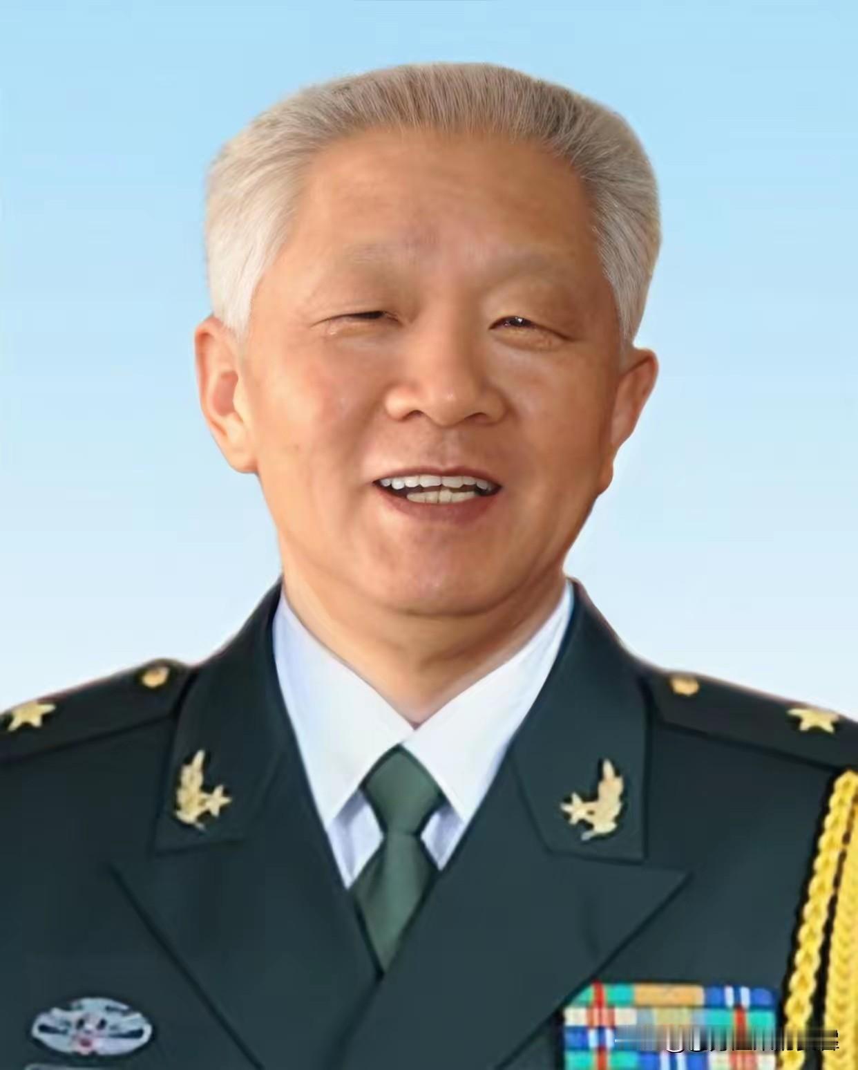 1981年，华国锋退下来后，组织部门专门找到他的秘书曹万贵，桌上摊着好几份调令，