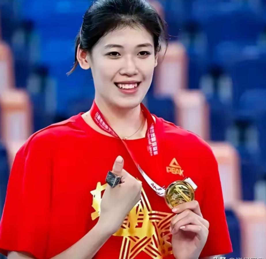 李盈莹真实处境终被道破：不是谁的接班人，是女排最拼开路先锋
娱乐
