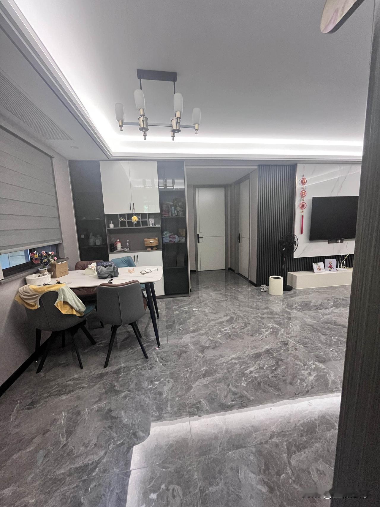 花了几十万买了一套二手房，却被很多人嘲笑，捡不人不要的，但我觉得很好！

买房大