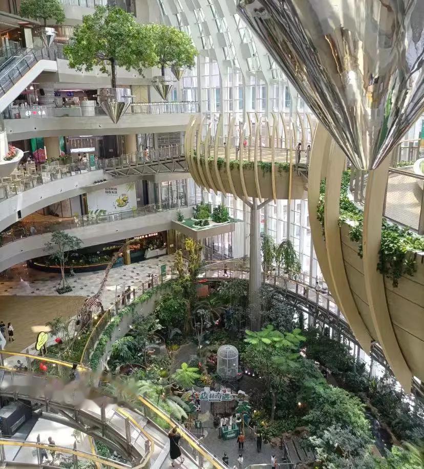 商场里的公园
重庆光环购物公园，就是超级超级大的商场，里面还有些小动物(还有各种