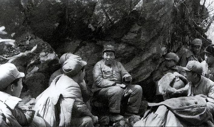 1951年第五次战役后期，志愿军第20军58师172团8连在华川以北296高地执