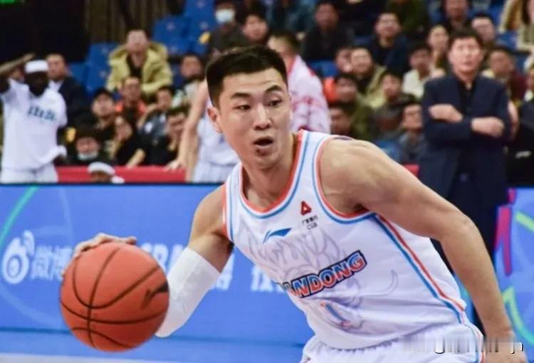 随着北京男篮111：117不敌山东男篮，本场比赛暴露出3个可笑的事实。

1. 