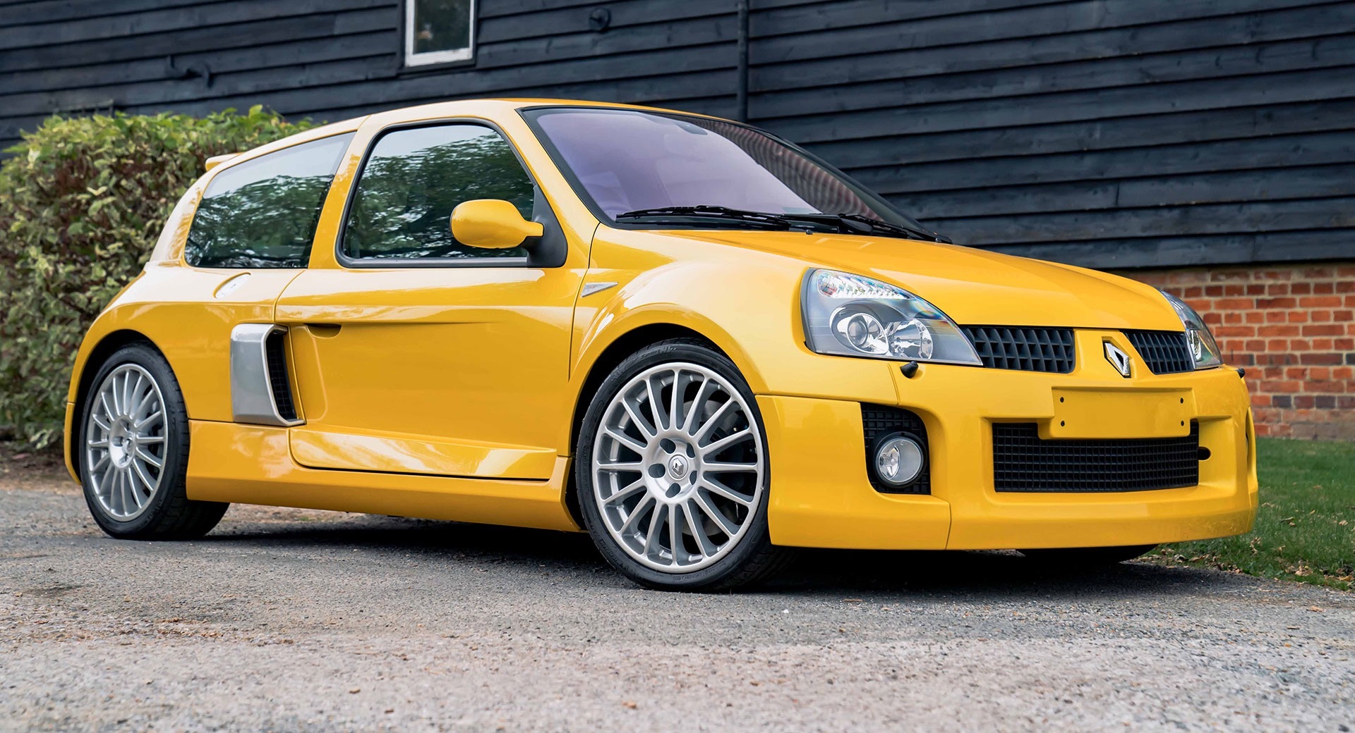 一台来自2005年的疯批小车Renault Clio V6 ​​​