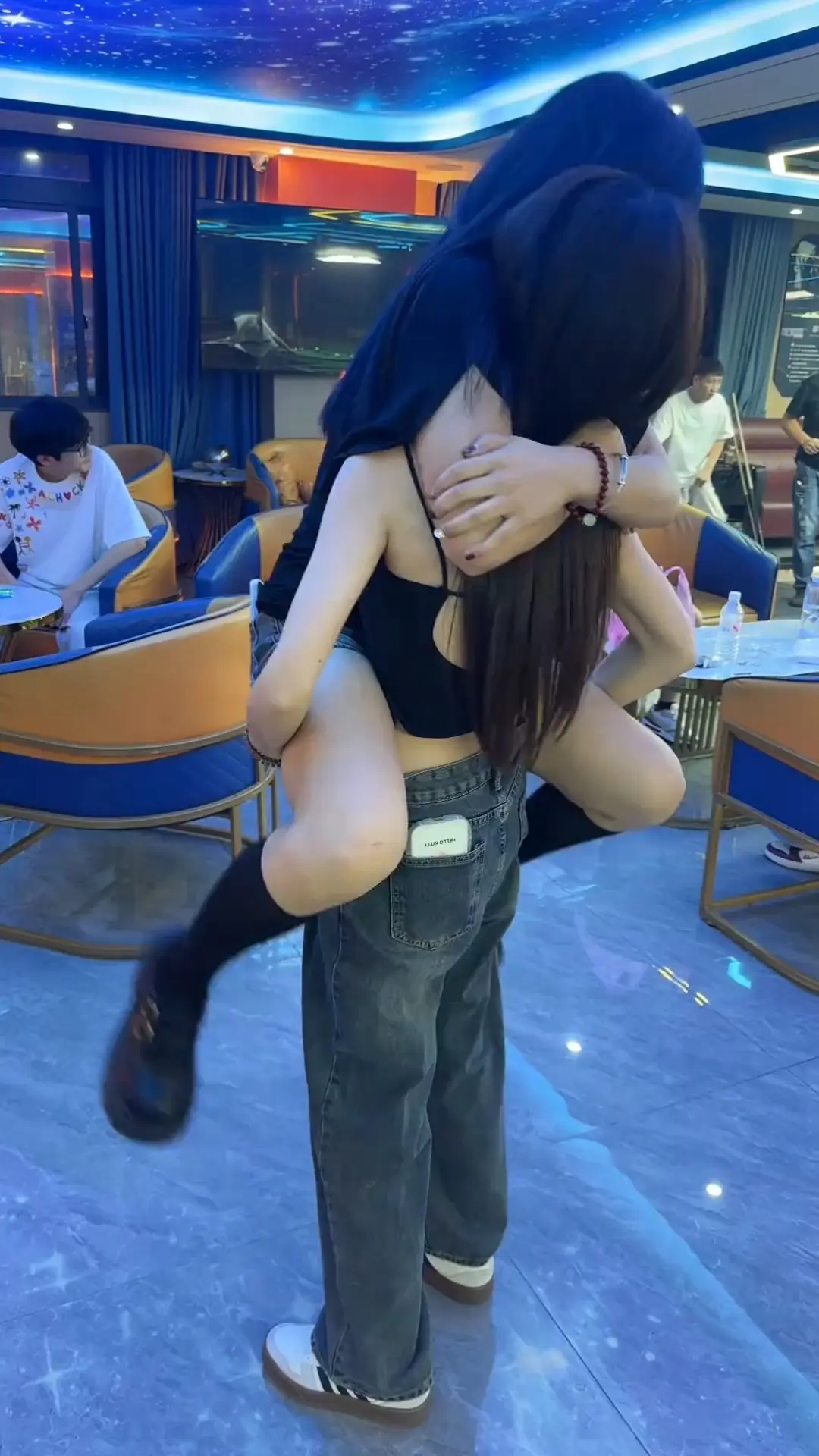 长发及腰的小姐姐 闺蜜在一起的样子 日常分享