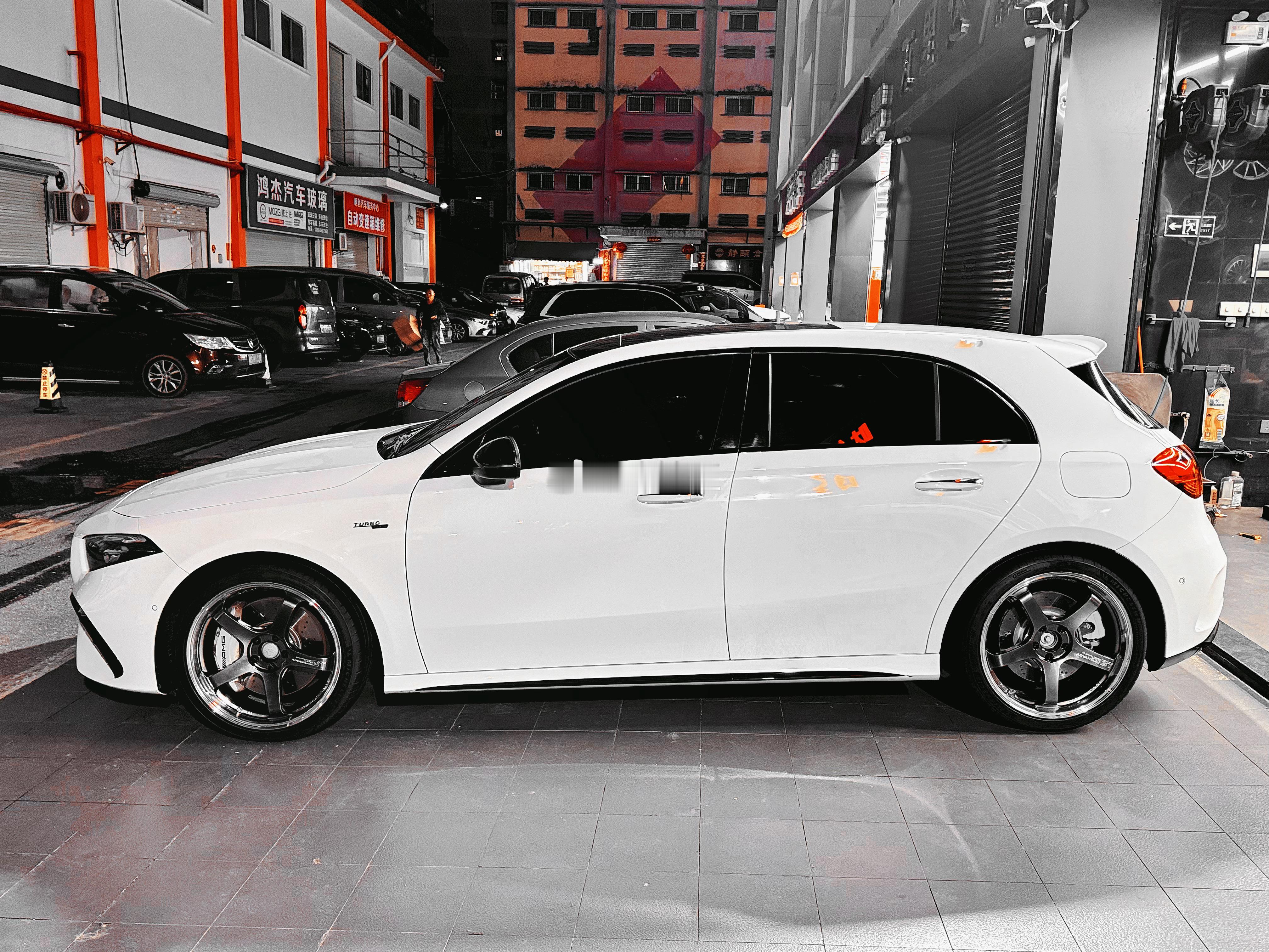 奔驰A35 换全新横滨 ADVAN GT搭配  ADVAN  14* 1.5  